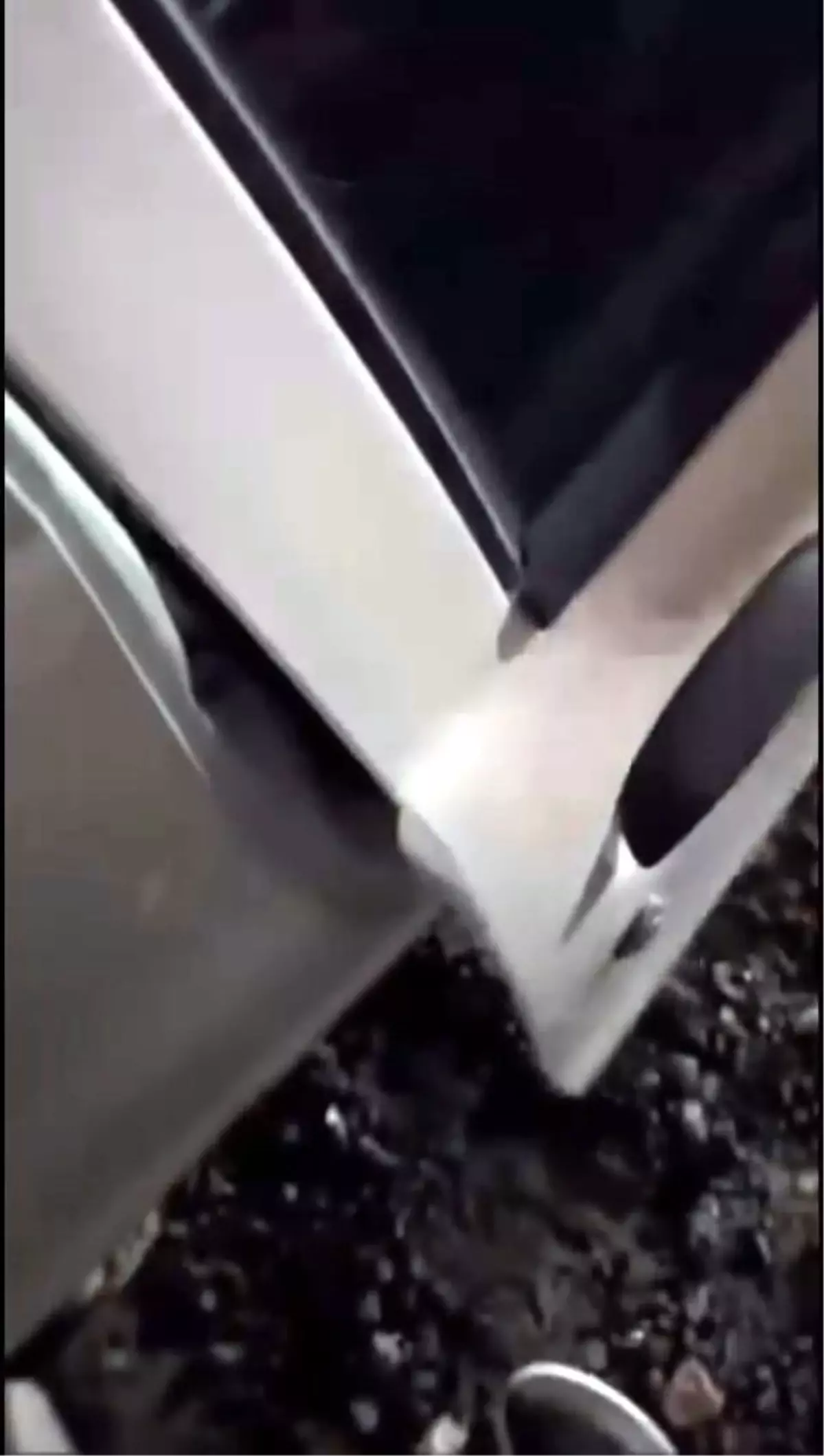 avcilarda hirsizlik 4 lastik ve ses sistemi calindi m2PMXmdC.jpg