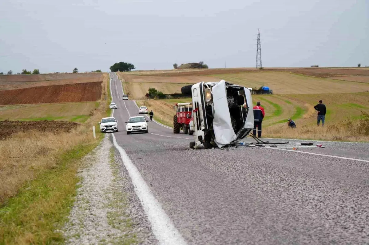 edirnede trafik kazasi 3 yarali UpjFuFJA.jpg