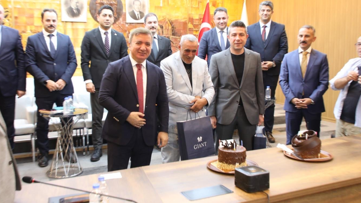 erzincanin gulec yuzune dogum gunu surprizi 51K7e1dc