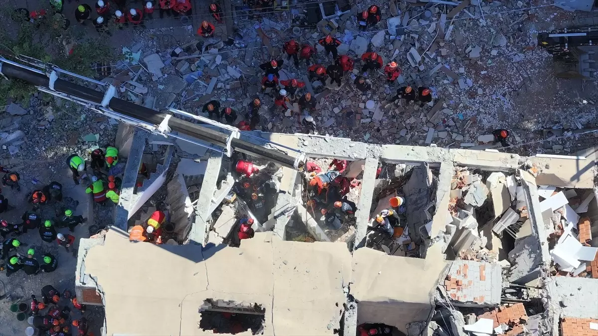 gebzede coken binada kurtarma calismalari tO7a6grL.jpg