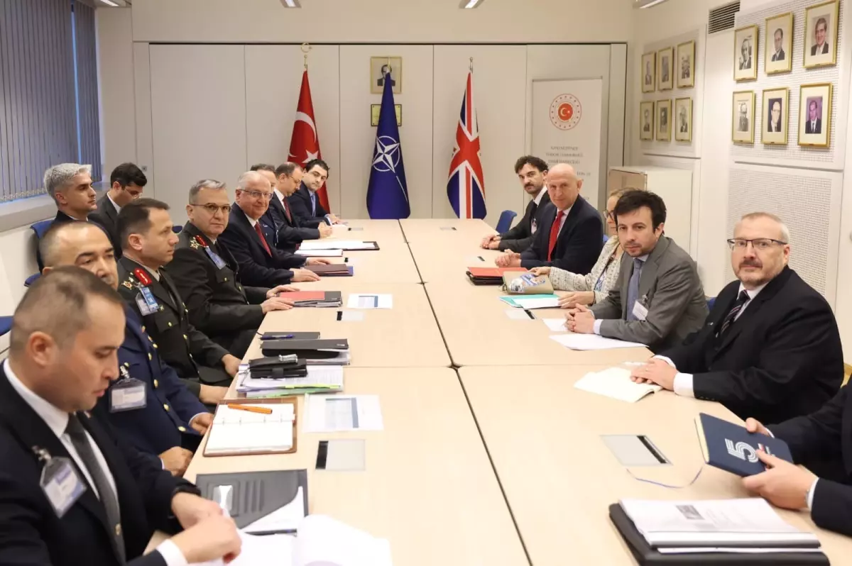 guler ve healey brukselde bir araya geldi JN1TeVvq.jpg