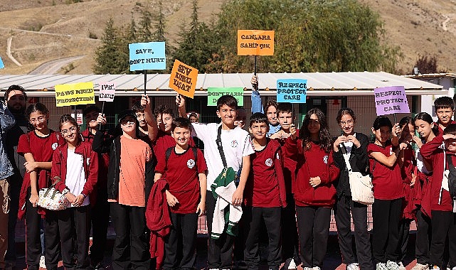 minik eller patili dostlarla bulustu RwsMd4FL