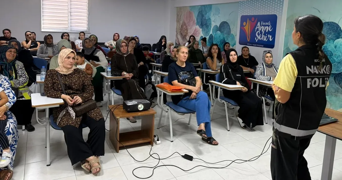 narkotik polisinden kocaelili annelere egitim Dc82re71