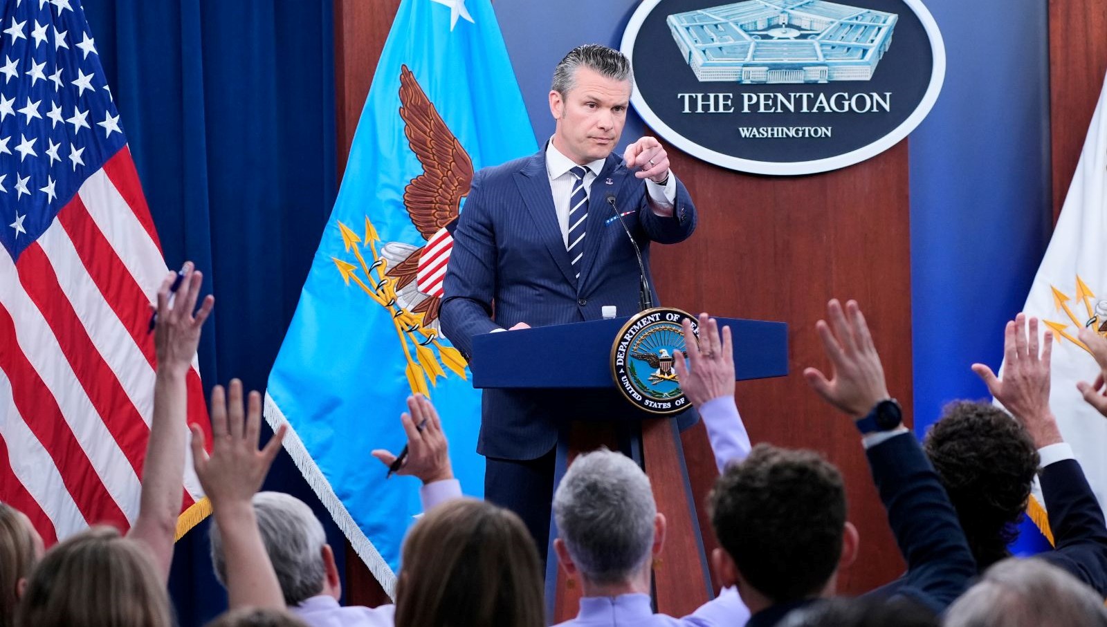 pentagonda muhabir krizi trump yonetimi imza atmayan gazetecileri kovuyor pitqqFzb.jpg