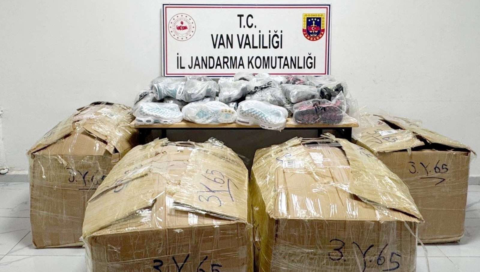 piyasa degeri 1 milyon 235 bin liravanda gumruk kacagi operasyonu 8gf19XAU.jpg